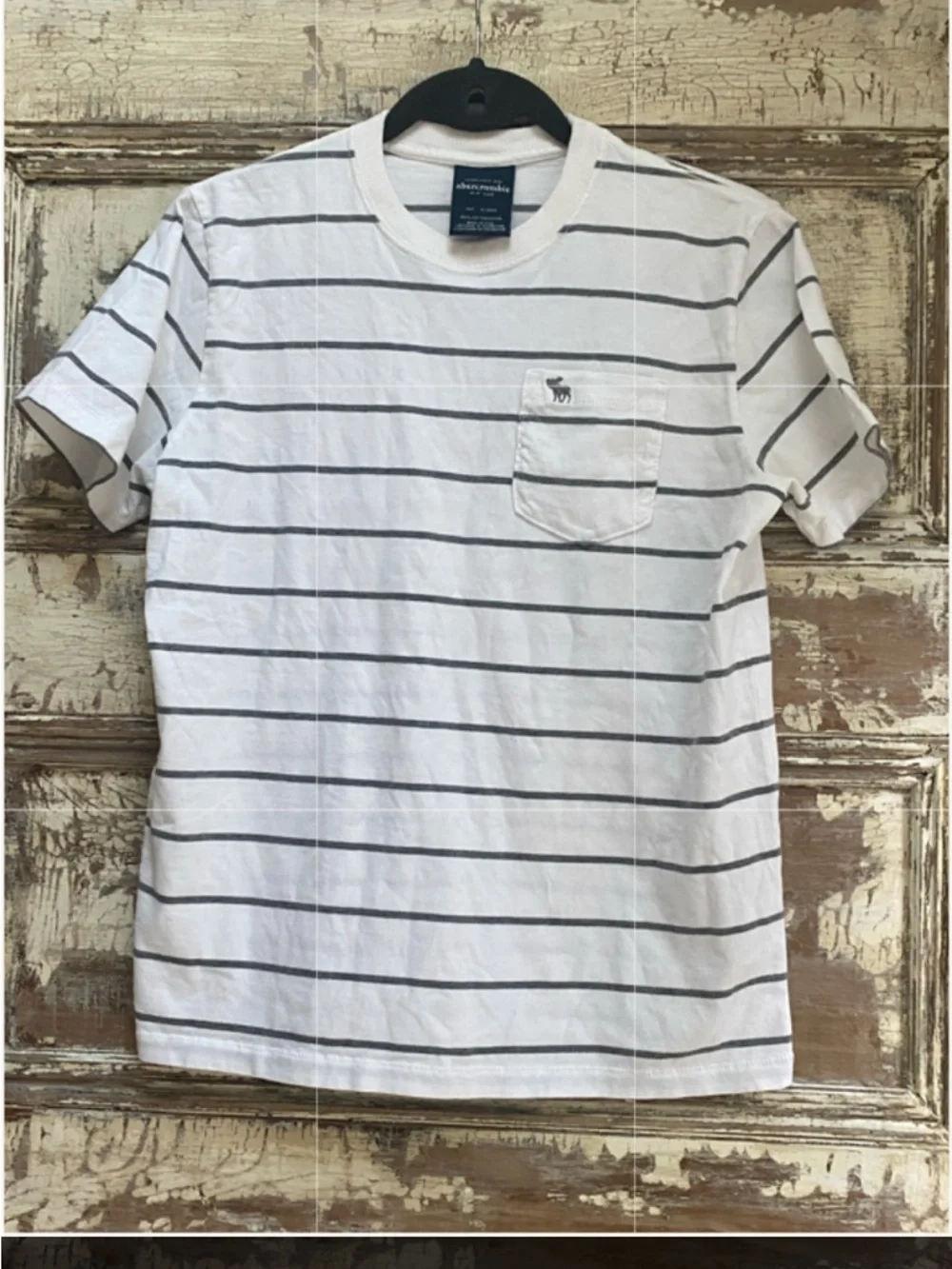 Abercrombie & Fitch White Tee with Thin Gray Stripes and Pocket